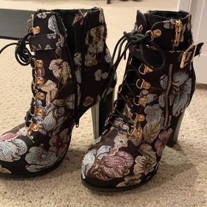 Platform patterned booties